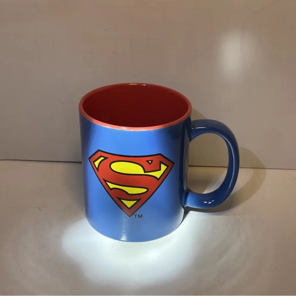TM & DC Comics Superman Mug TM. (s14)  3 3/4” x 3 1/4” -12oz